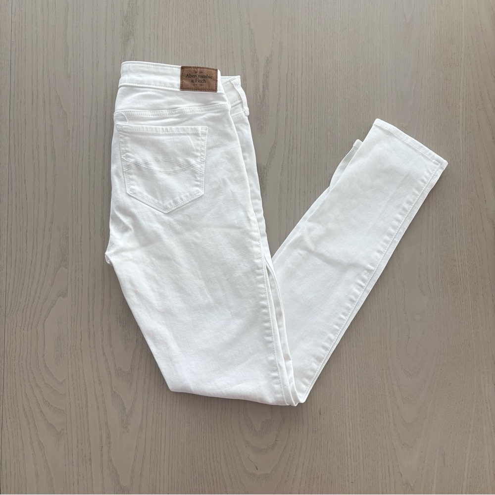 Abercrombie & Fitch White Super Skinny Jeans 4’s (27 Waist 28 Length)